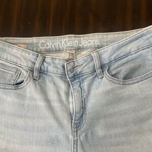 Calvin Klein Jeans denim pants in a capri style . pre-owned.